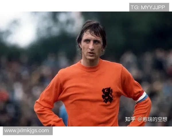 荷兰足球传奇前锋的辉煌历史与影响力探讨